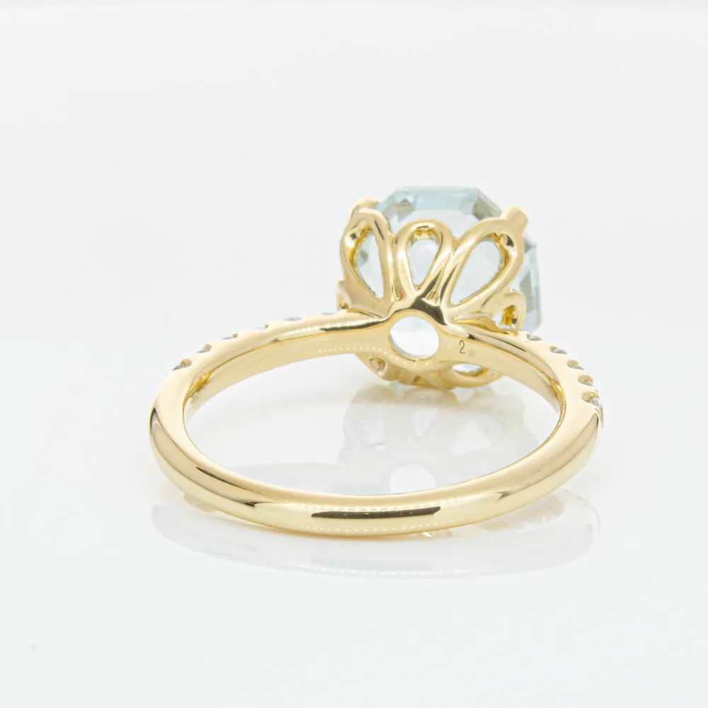18ct Yellow Gold Aquamarine Octavus Ring