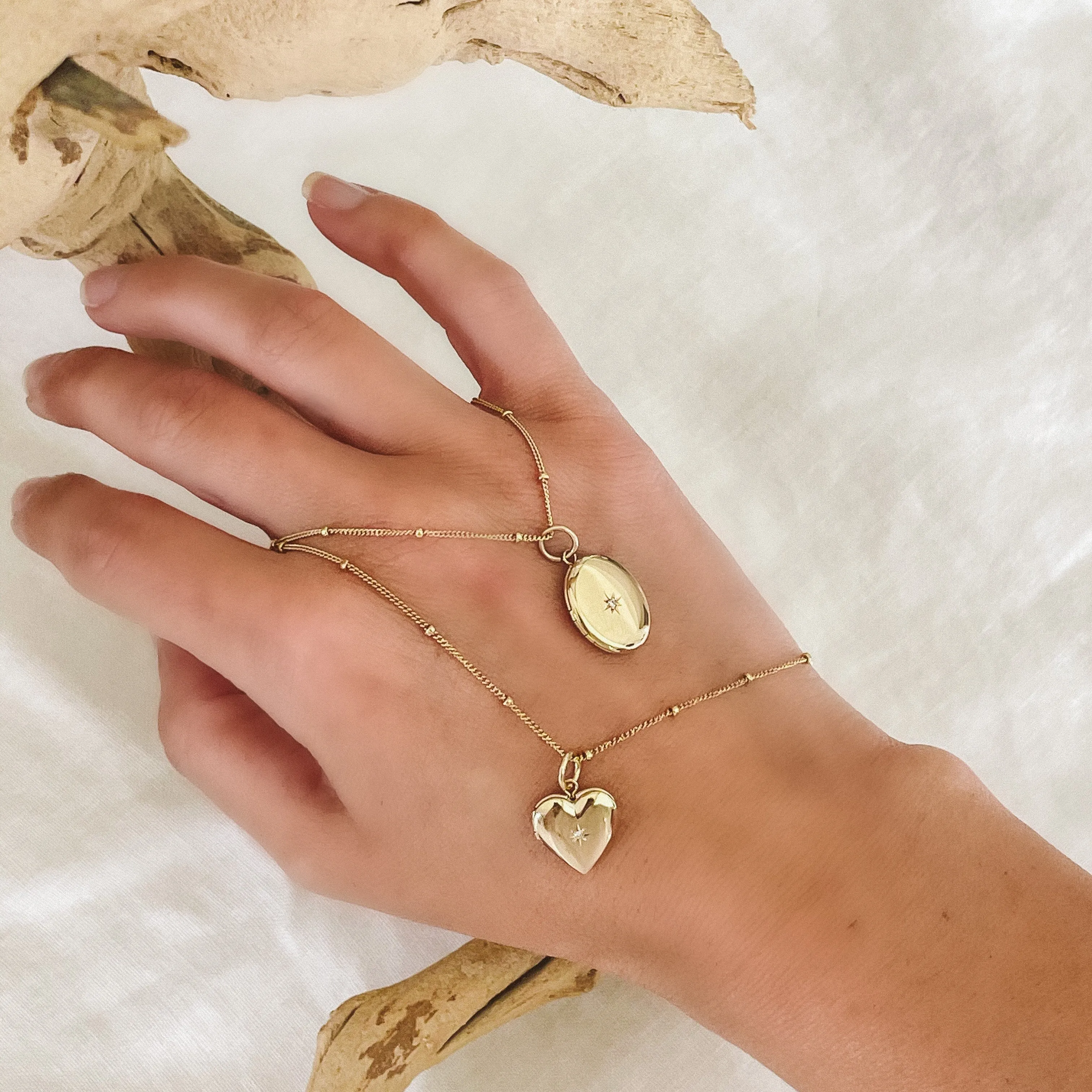 ALANA SMALL OVAL DIAMOND LOCKET