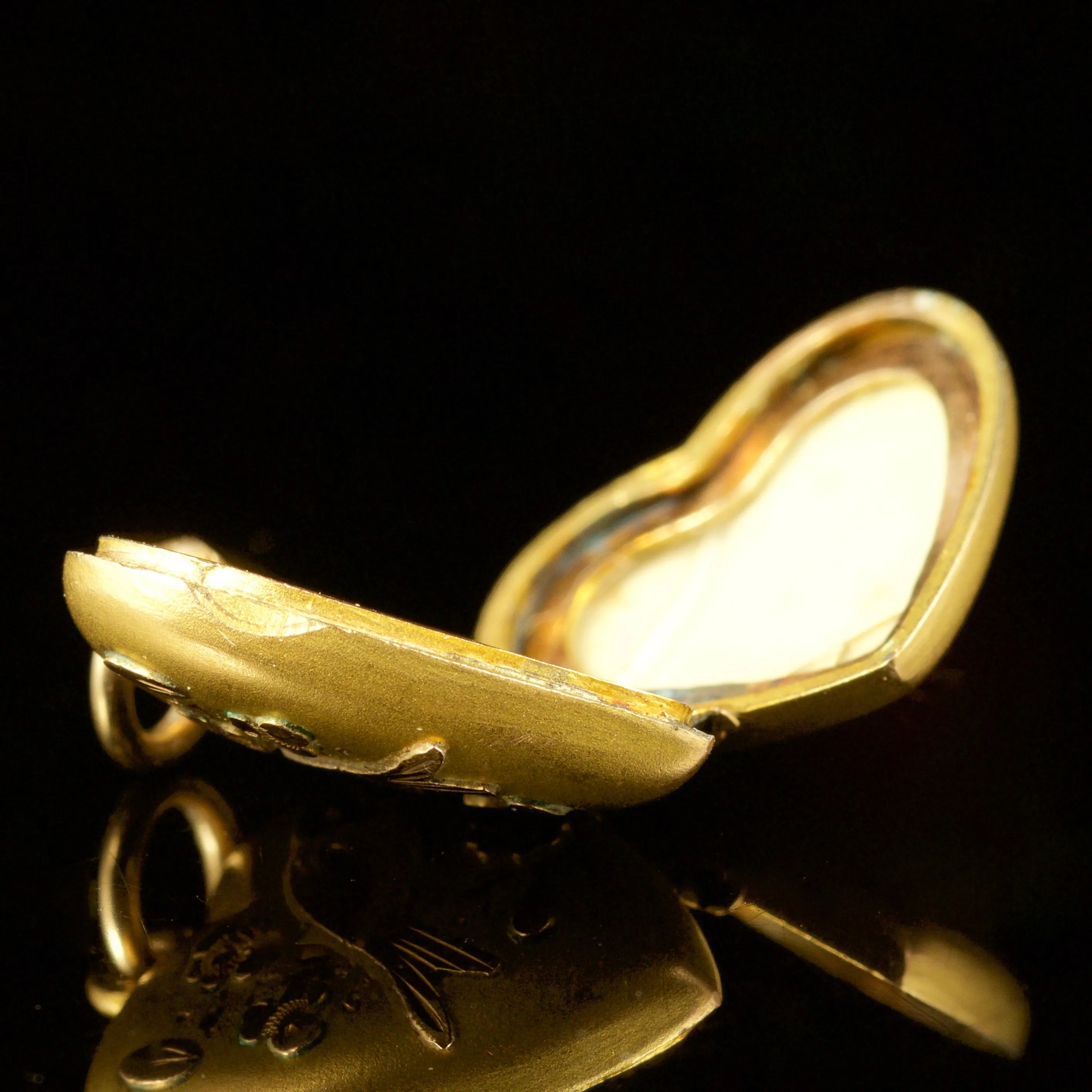 Antique Edwardian Heart Bird Locket 9Ct Gold Dated 1904