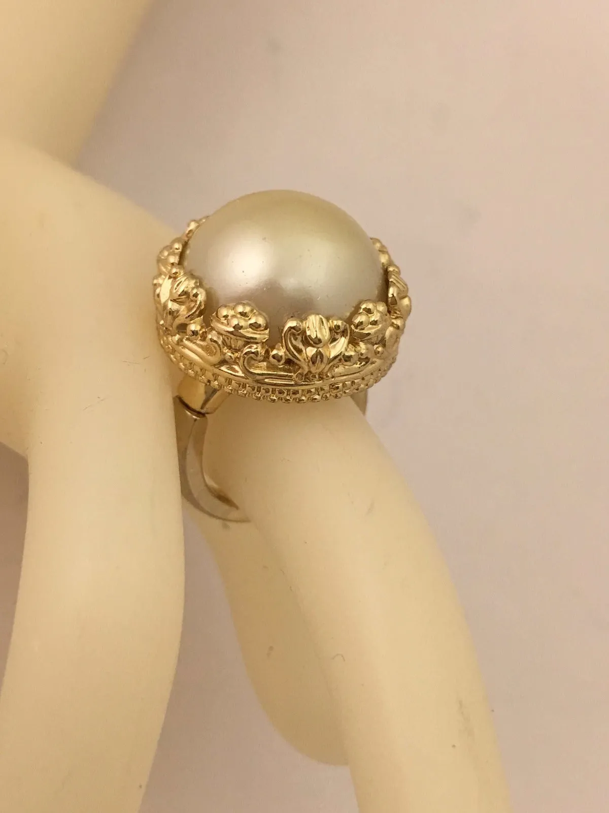 Big Pearl Bead Cocktail Ring - Classic Elegance with a Contemporary Twist