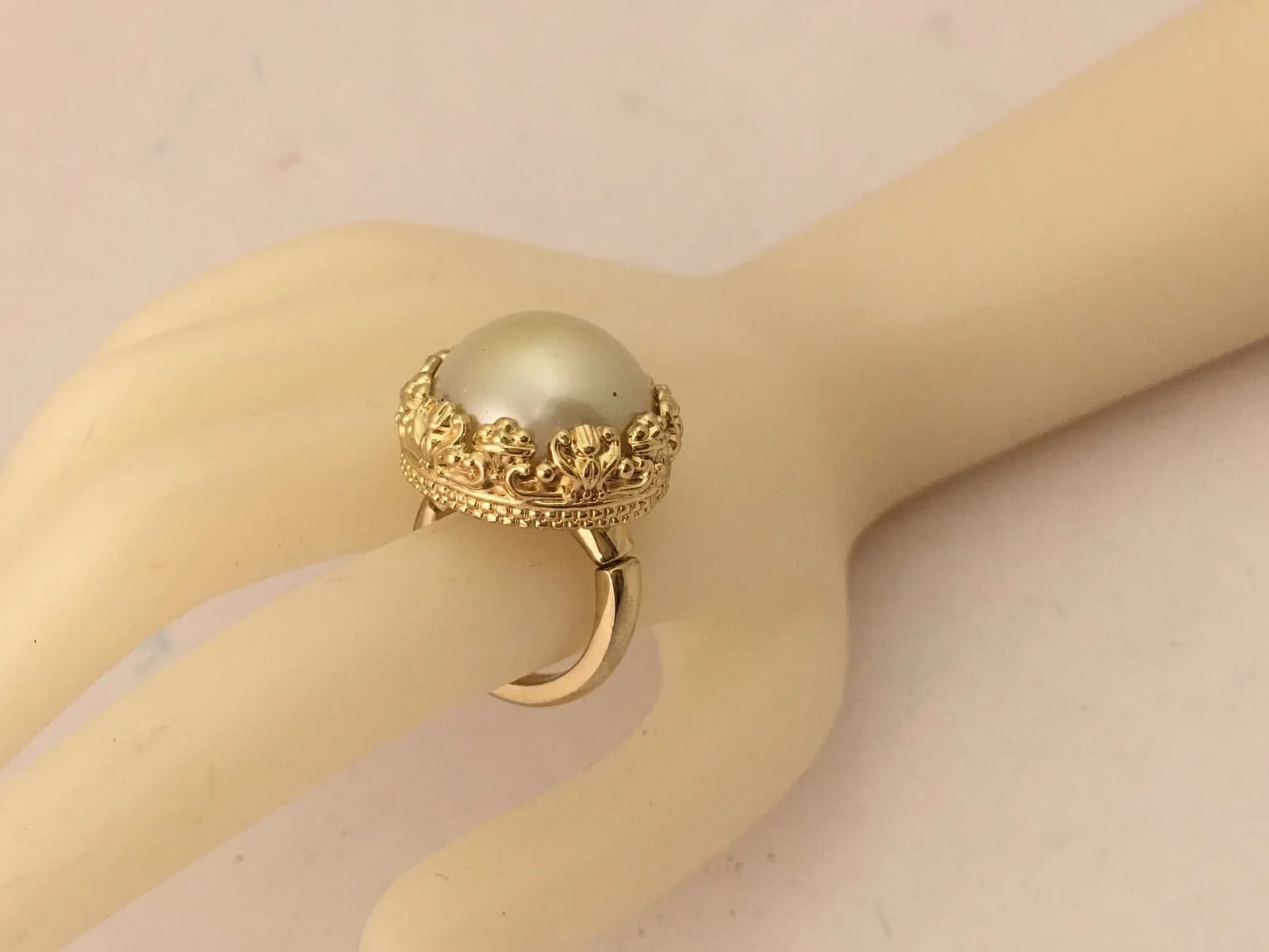Big Pearl Bead Cocktail Ring - Classic Elegance with a Contemporary Twist