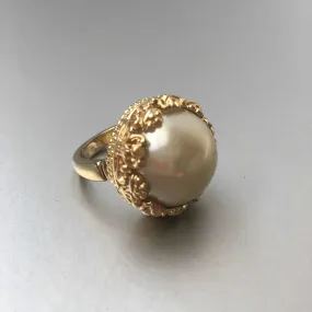 Big Pearl Bead Cocktail Ring - Classic Elegance with a Contemporary Twist