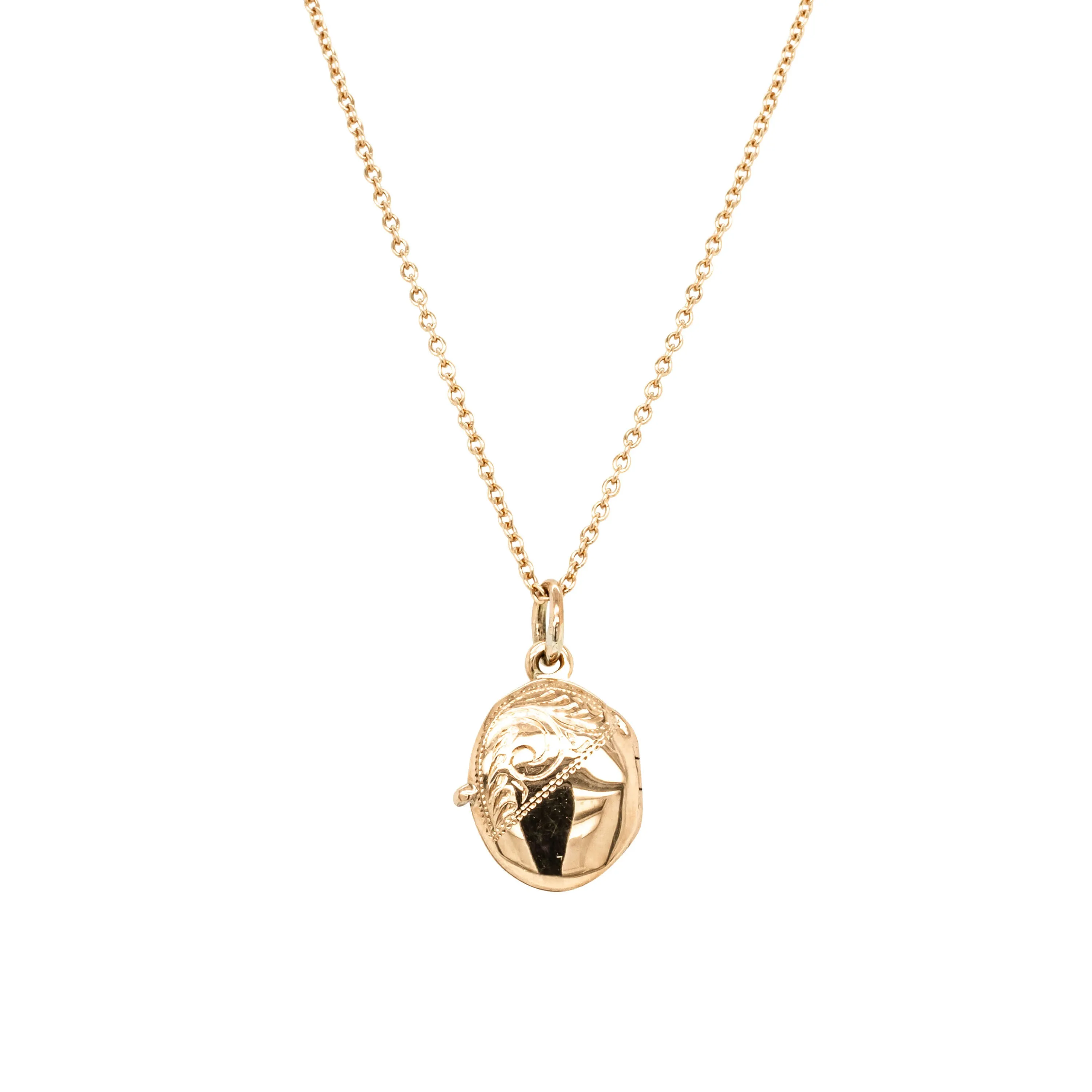 Deja Vu 9ct Yellow Gold Small Oval Locket With Chain