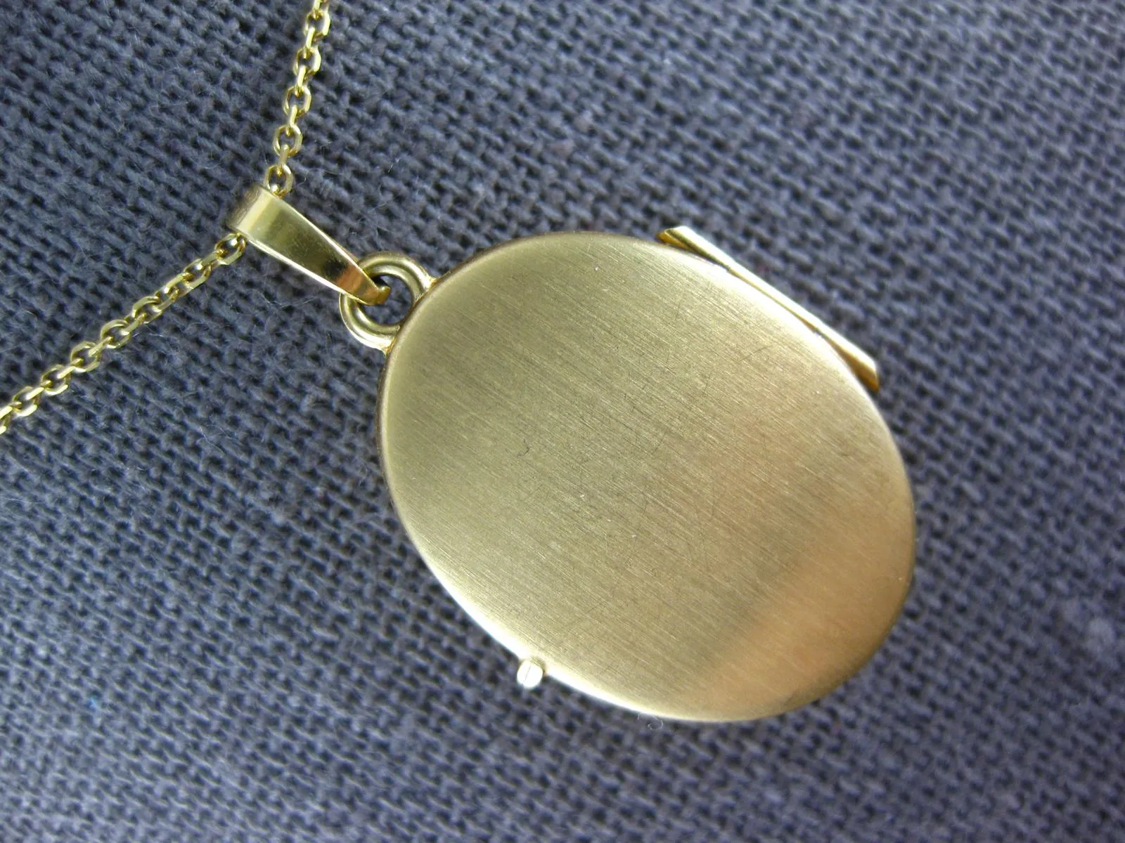 ESTATE 14KT 2 TONE GOLD 3D CLASSIC FLOWER BUTTERFLY OVAL LOCKET PENDANT #27088