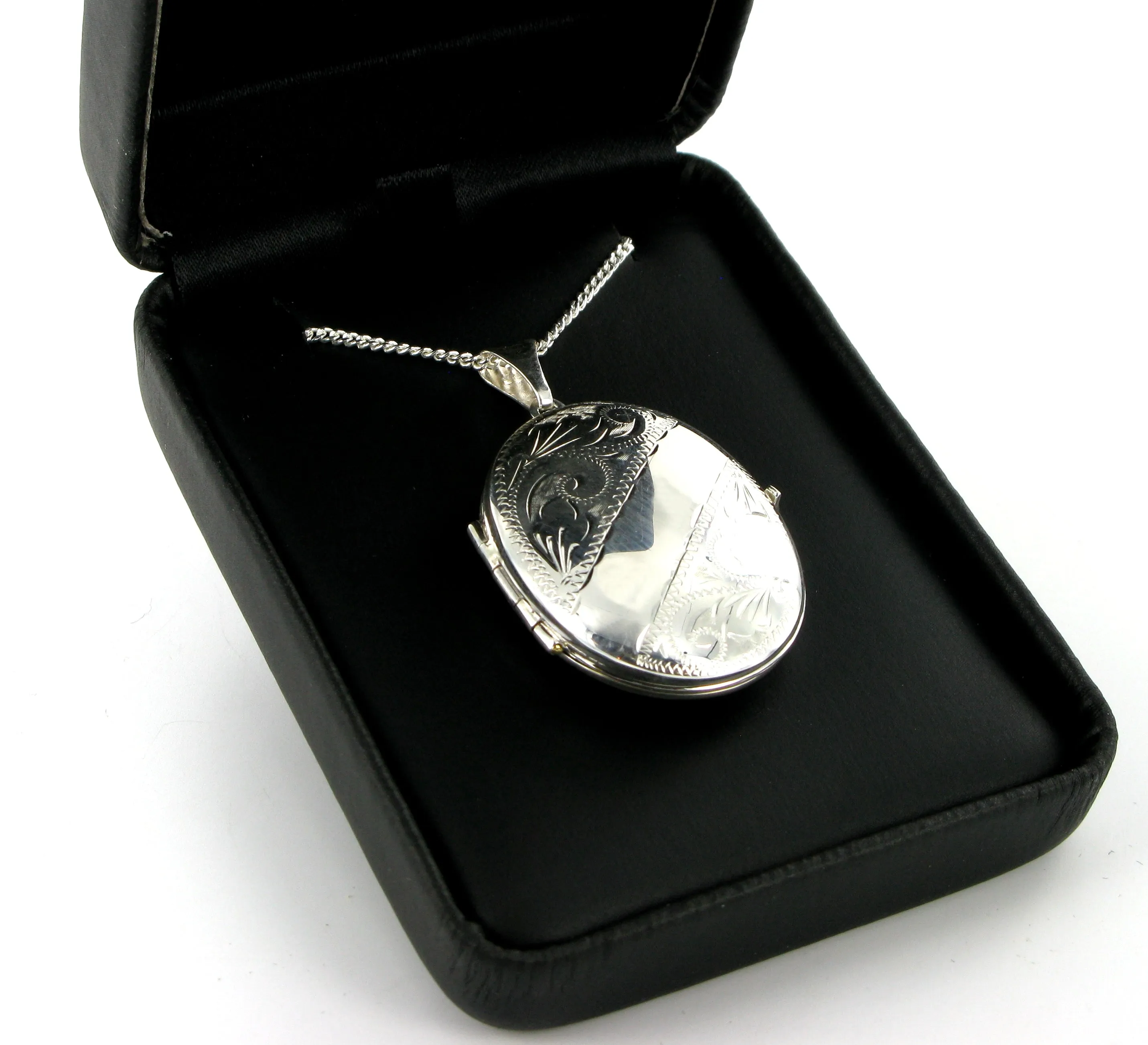 Family Locket Oval & 20" Curb Chain