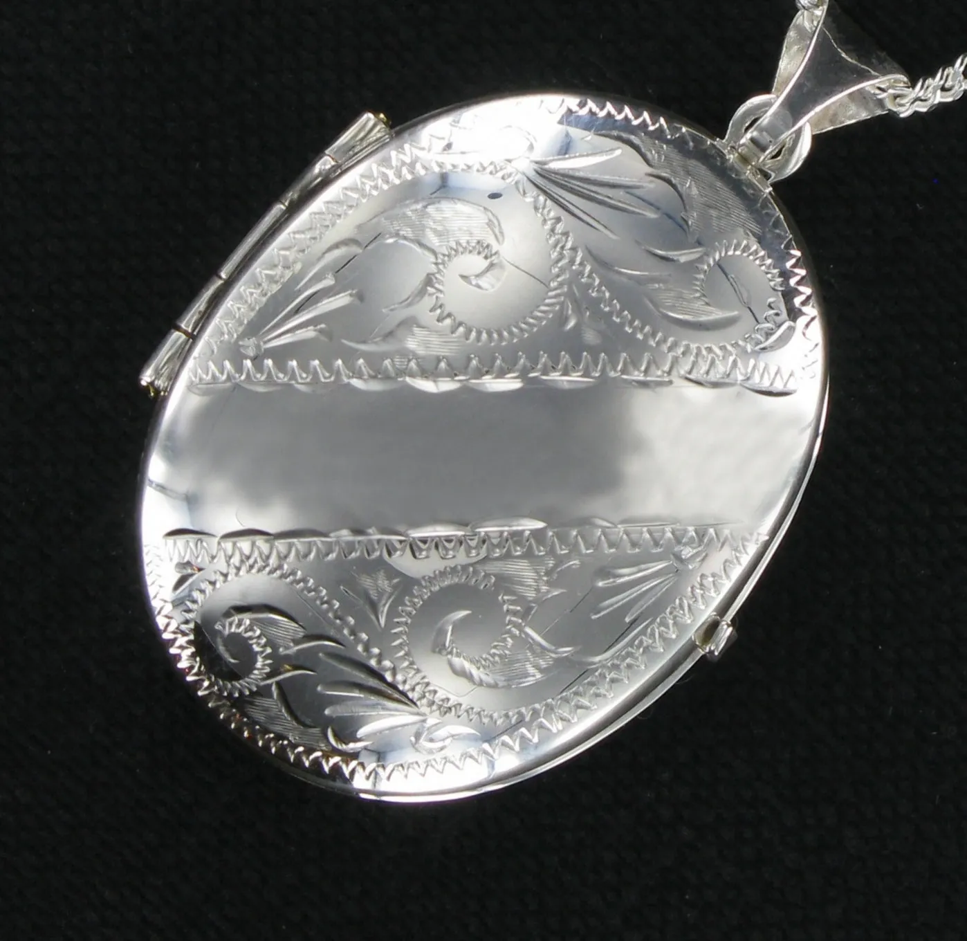 Family Locket Oval & 20" Curb Chain