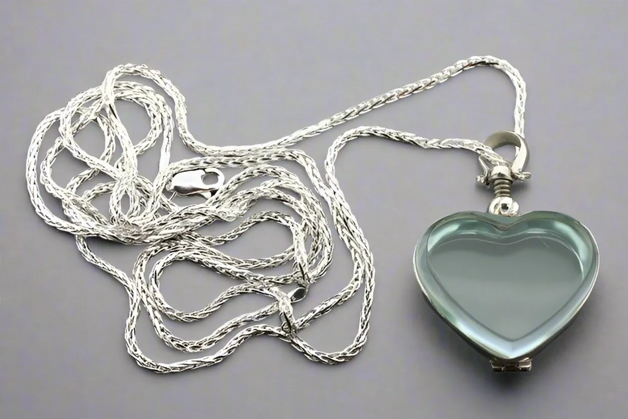 Glass heart locket on 70 cm espiga chain