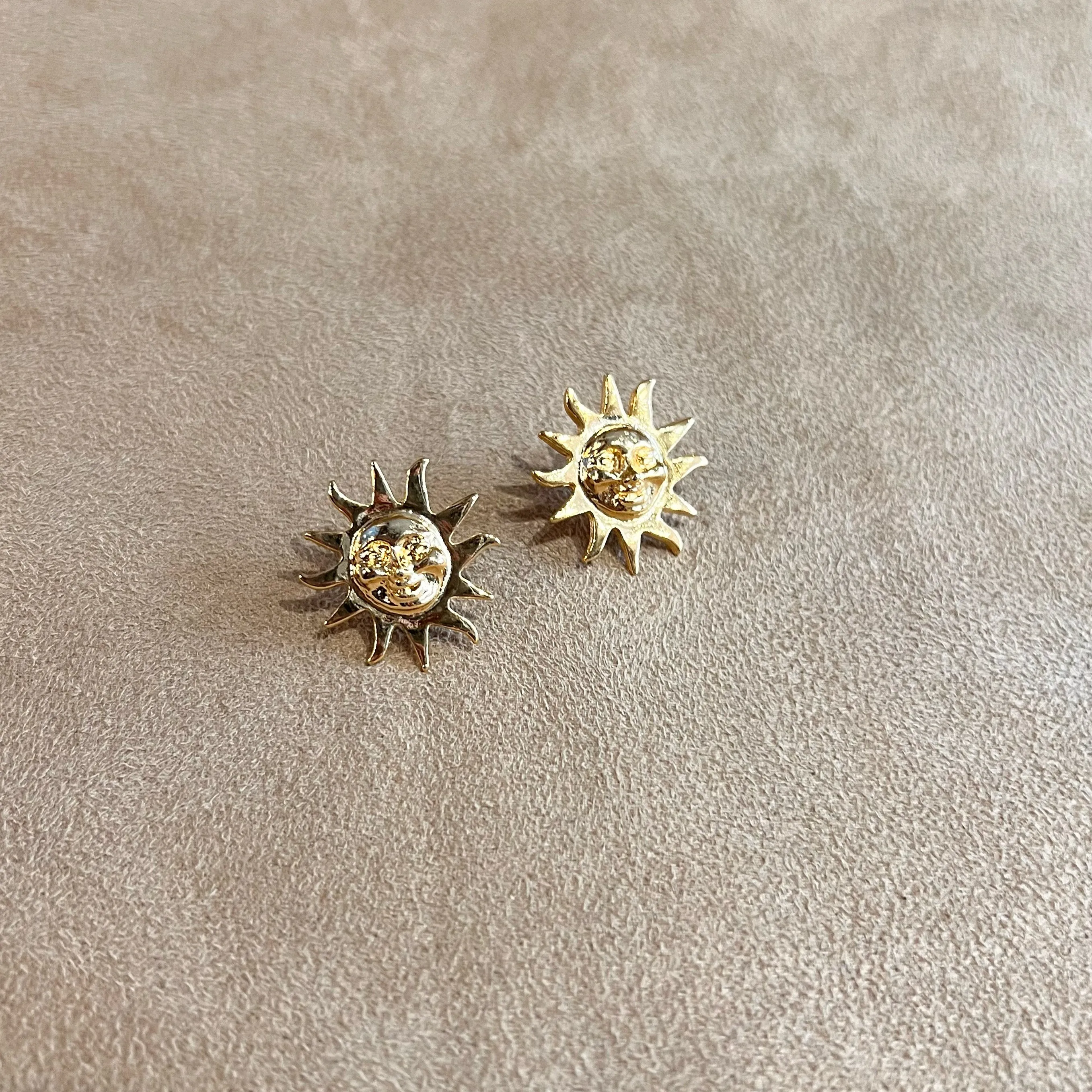 Gold Sun Face Starburst Pierced Stud Earring