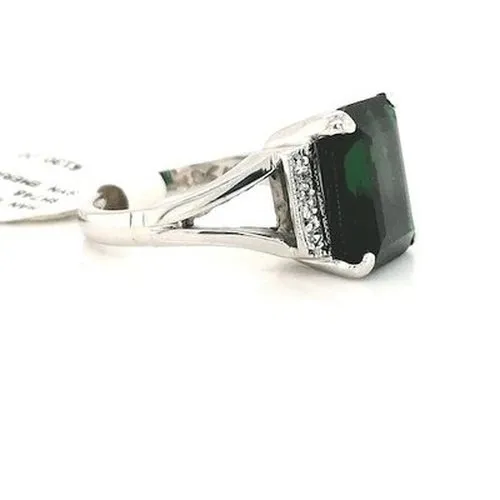 Green Syn Emerald Stone Ladies Ring - Price available on request