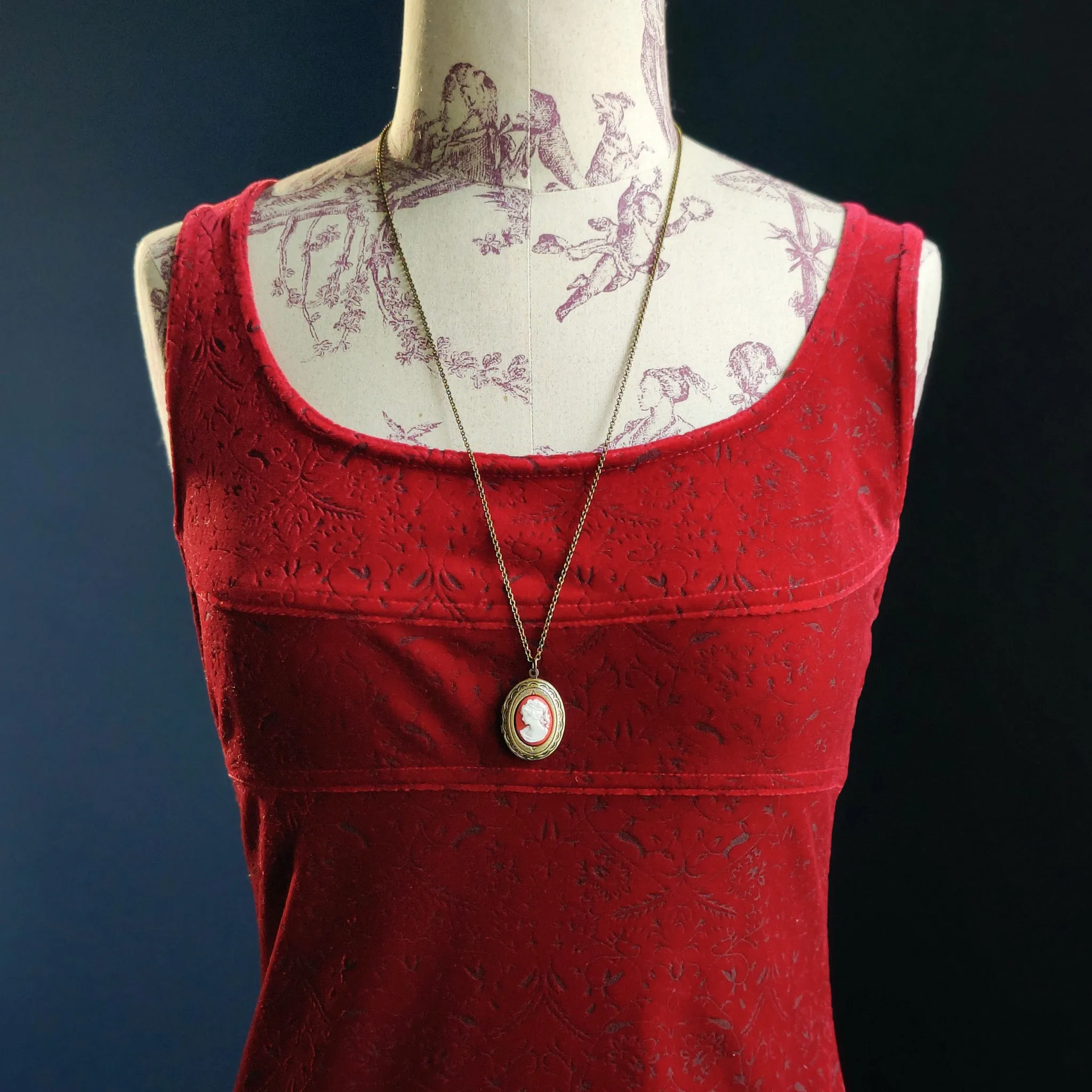 Lady Cameo Oval Vintage Style Locket