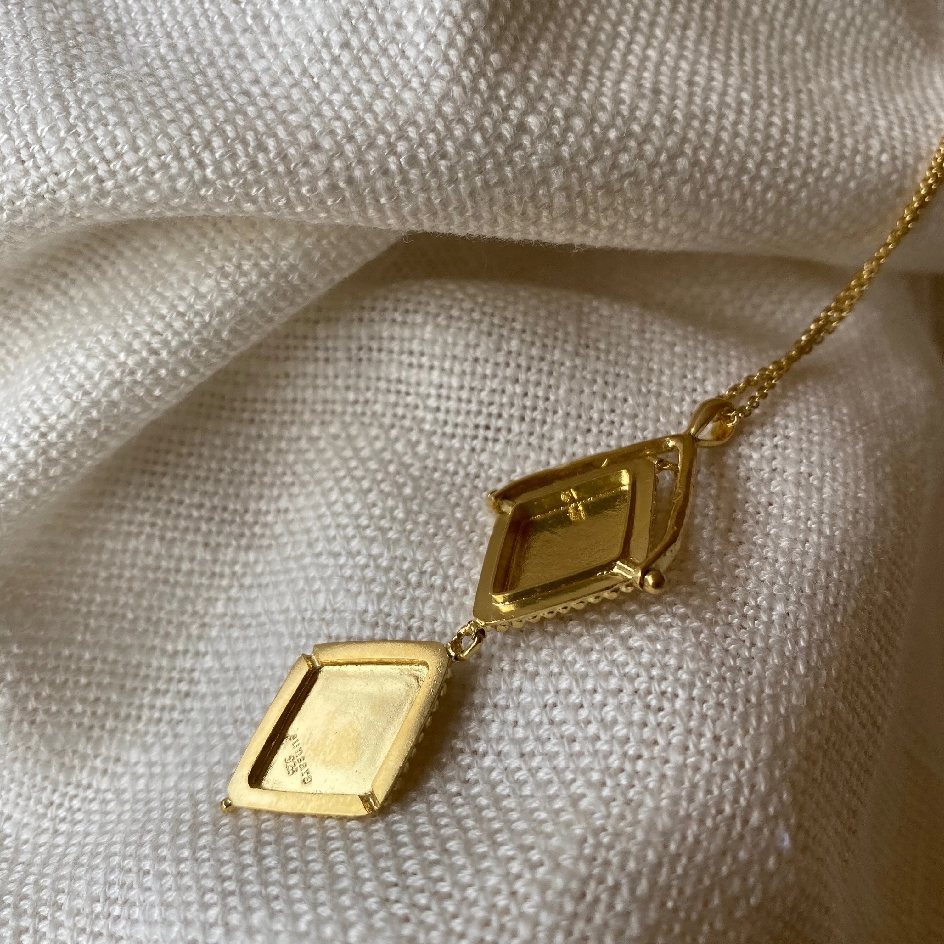 Lovers Locket Gold