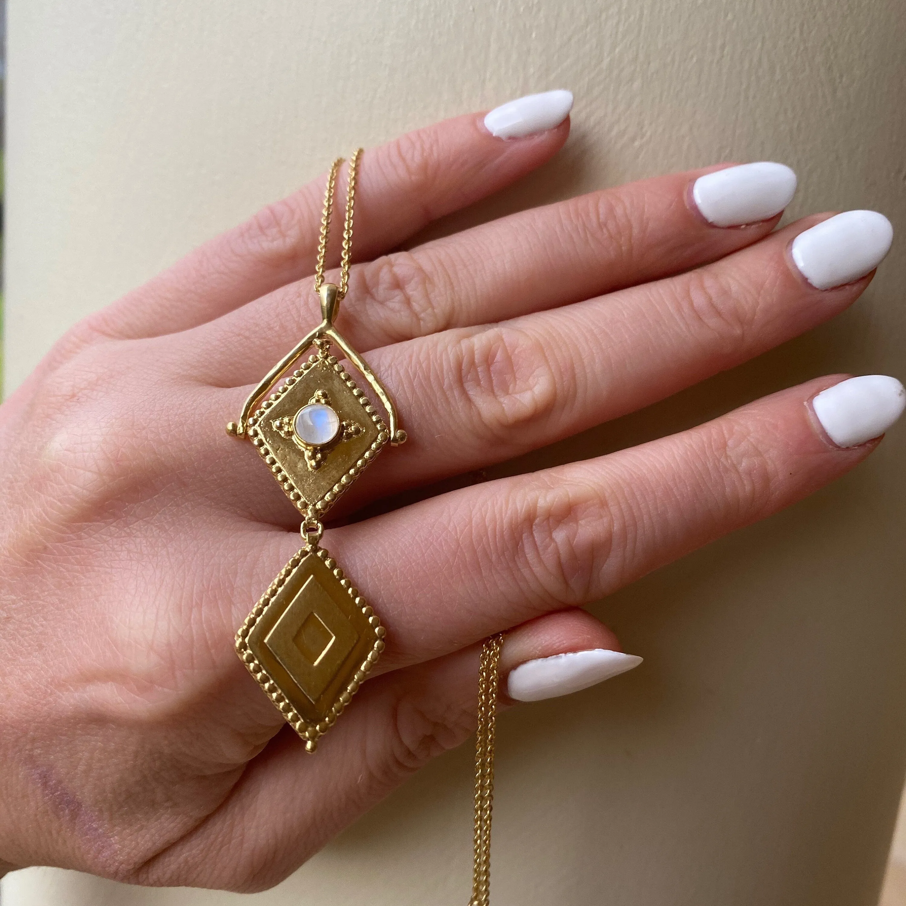 Lovers Locket Gold