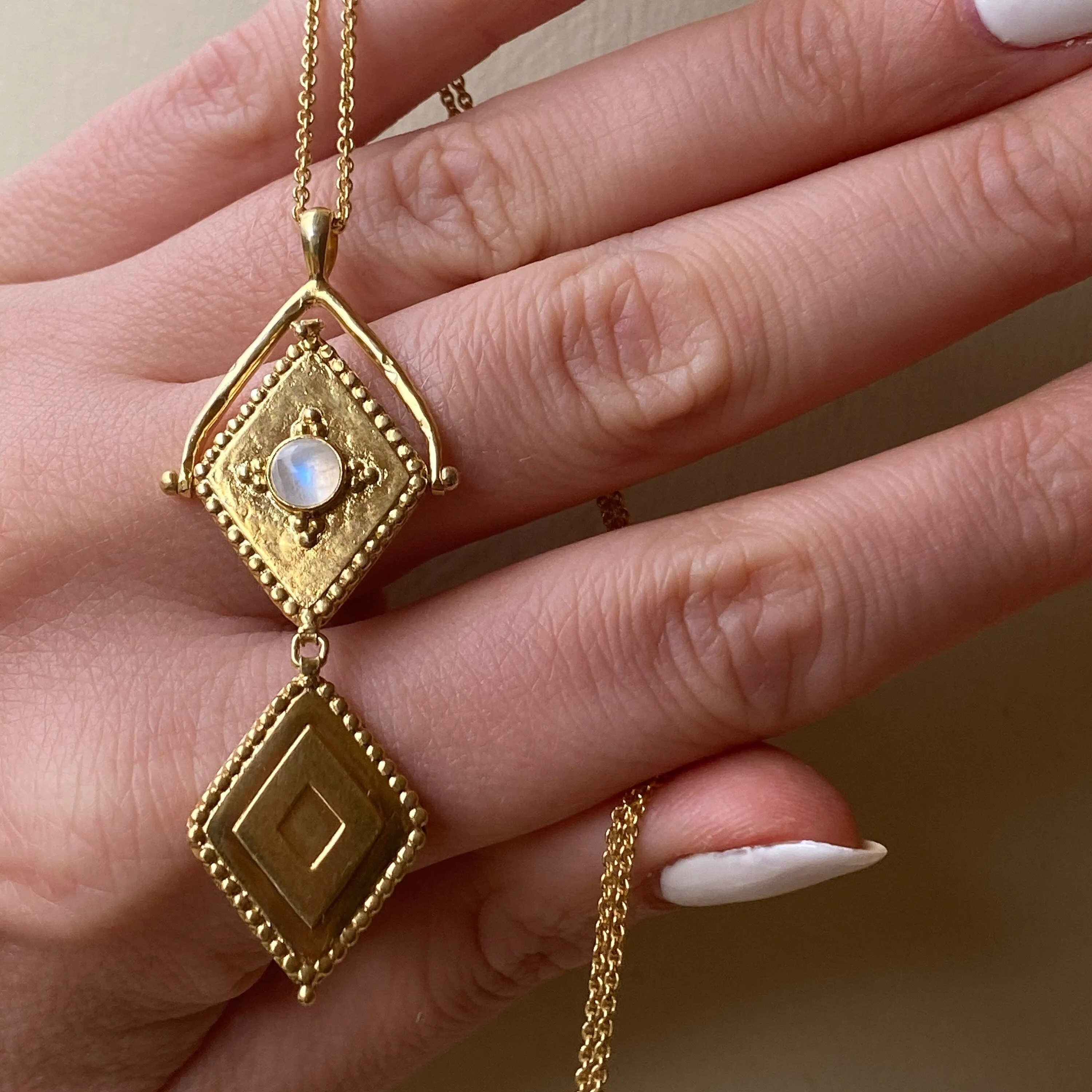 Lovers Locket Gold