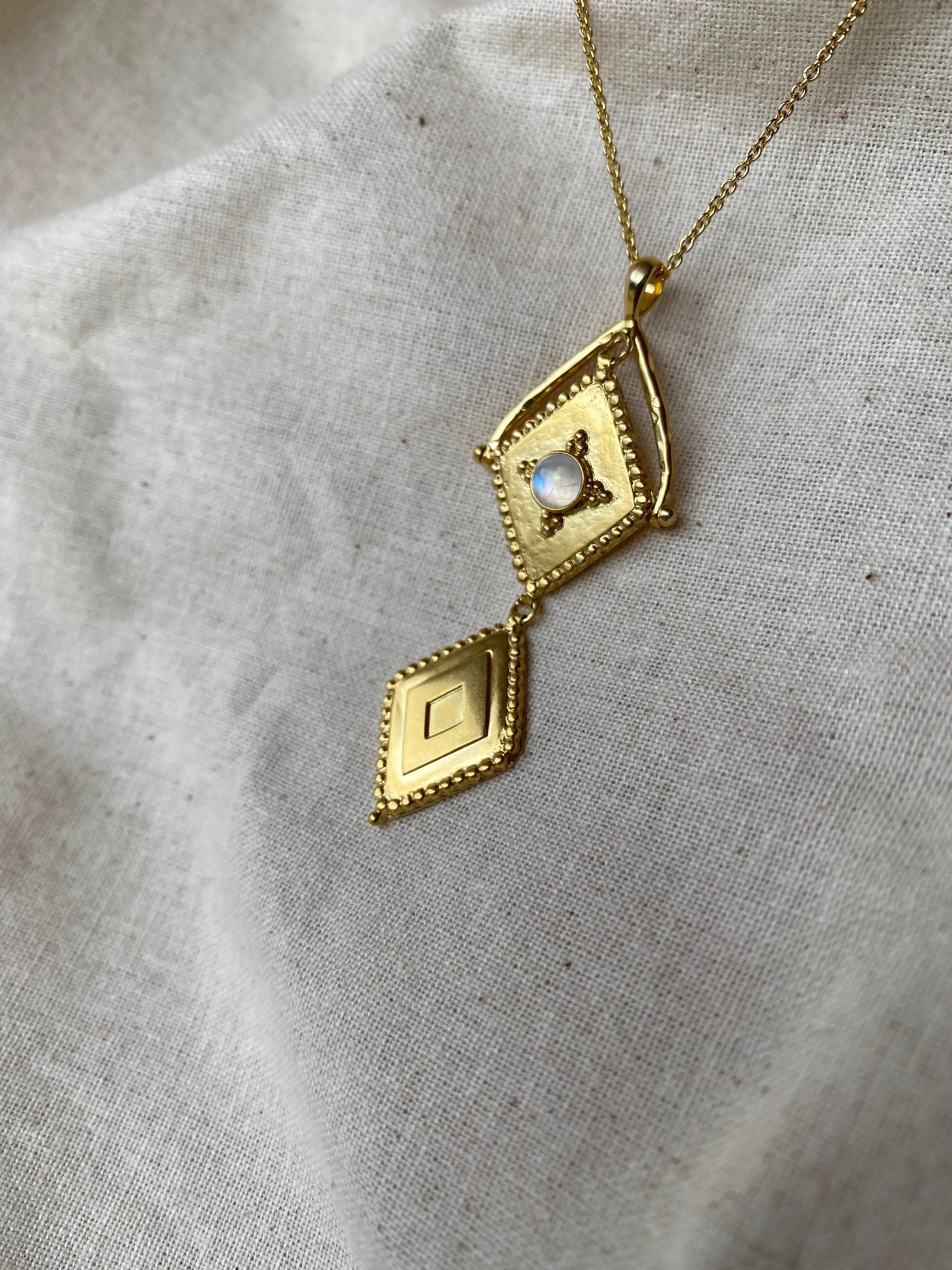 Lovers Locket Gold