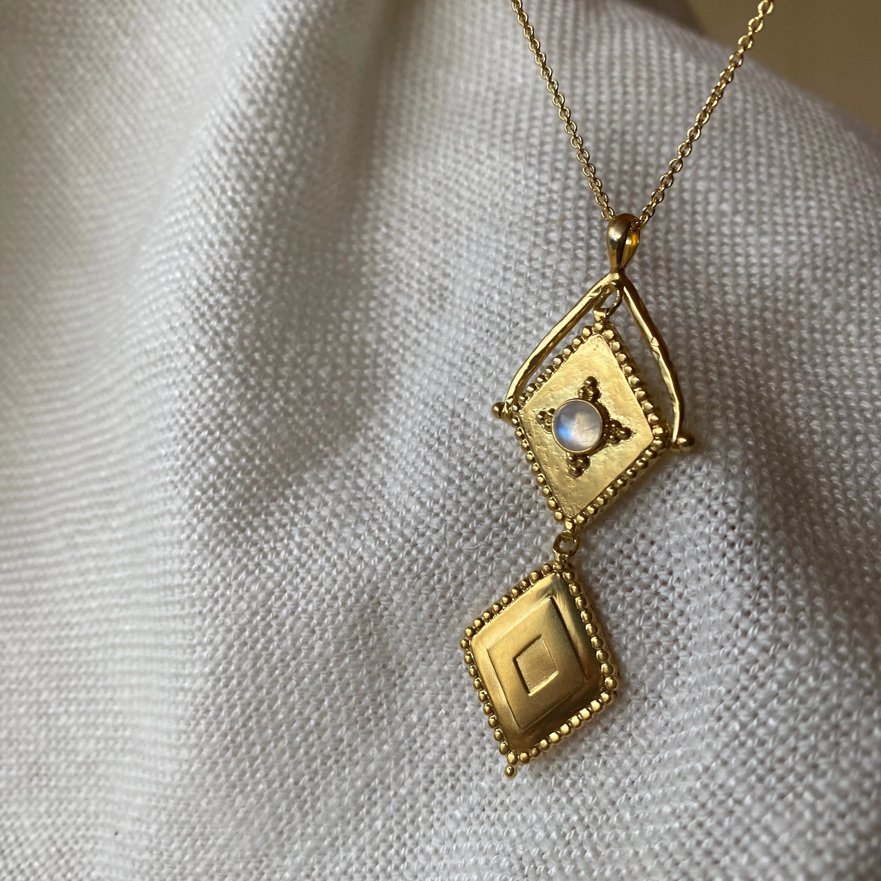 Lovers Locket Gold