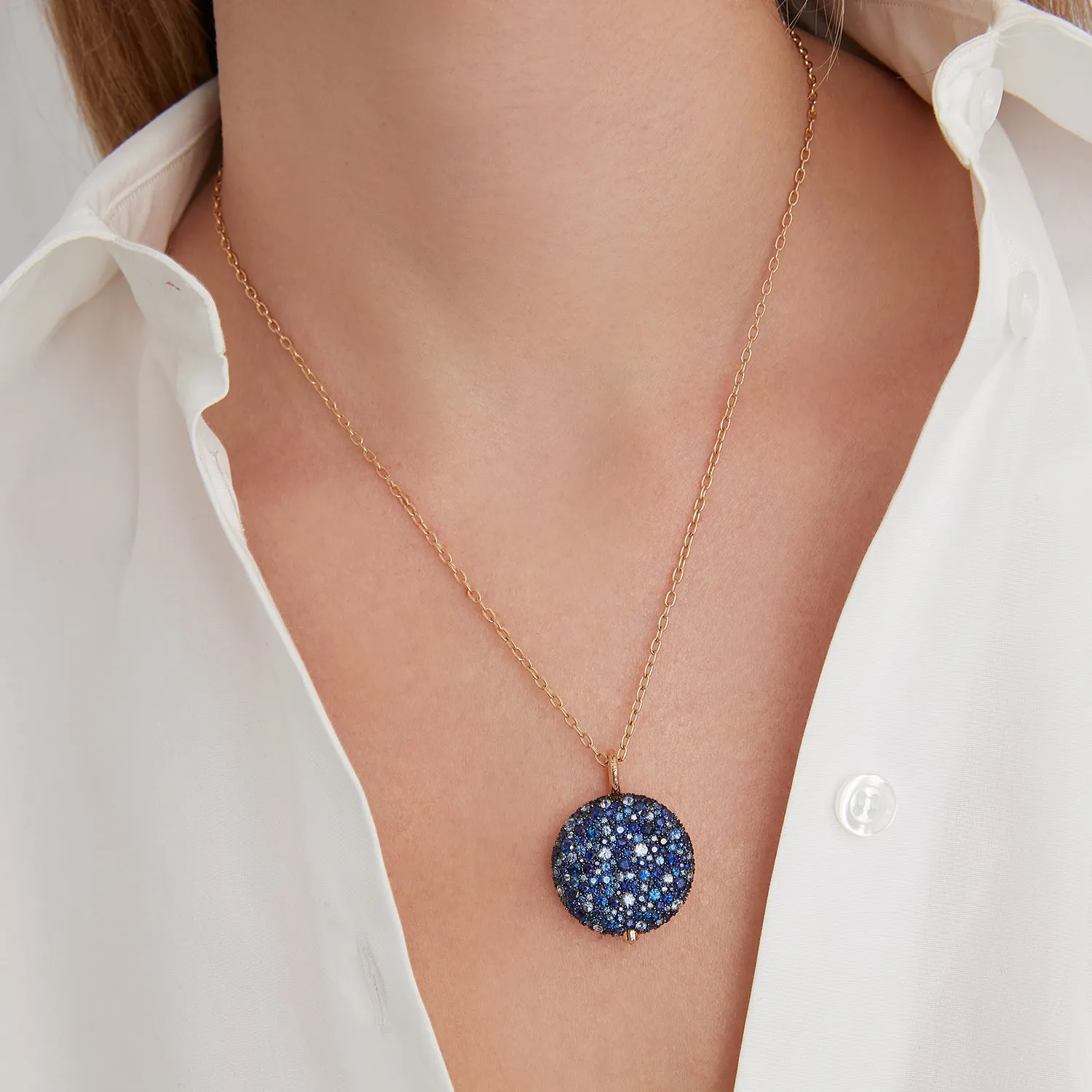 OC X WF 18K LARGE BLUE SAPPHIRE PEBBLE LOCKET