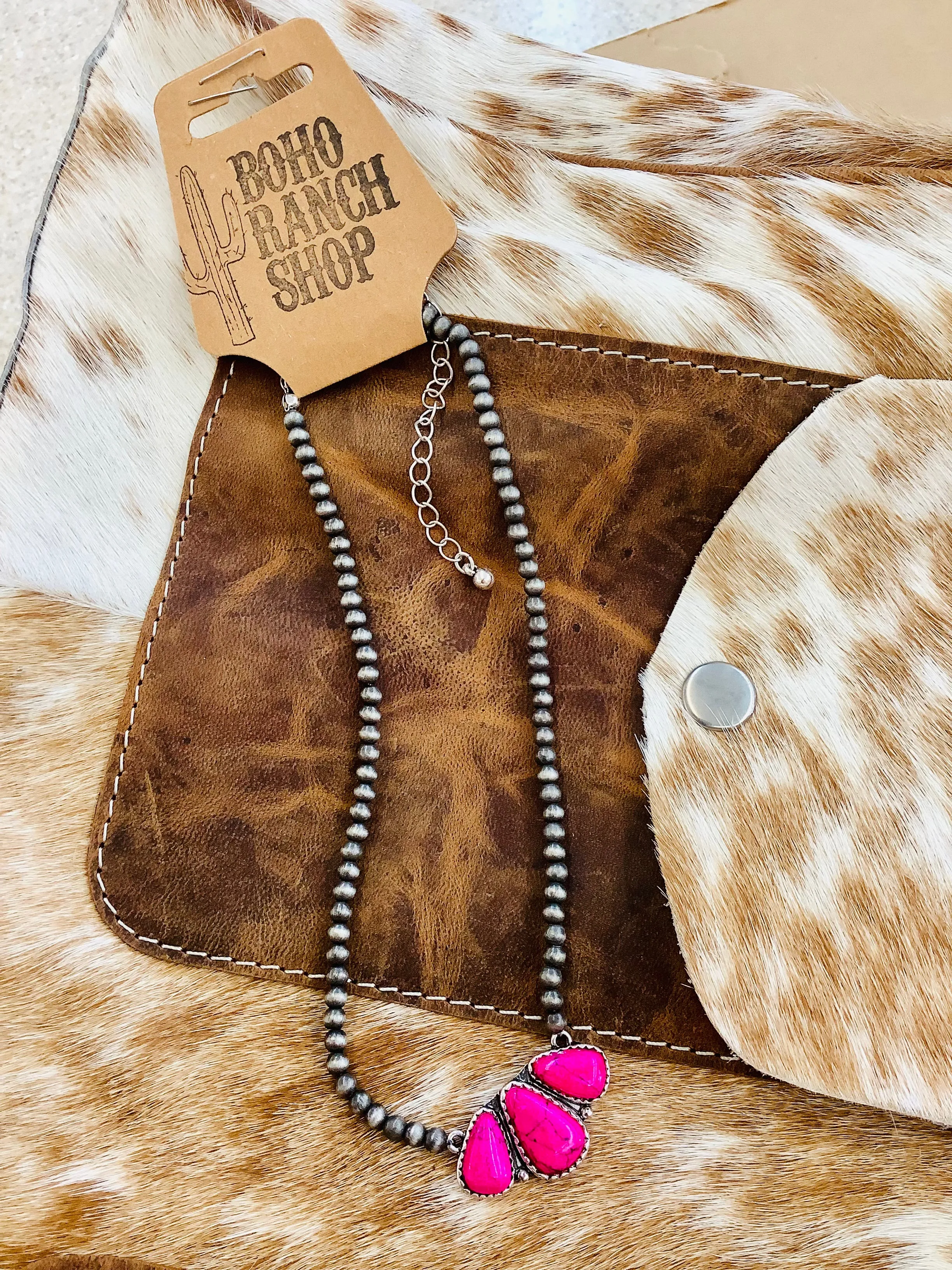Pretty Stone Pendant Necklace