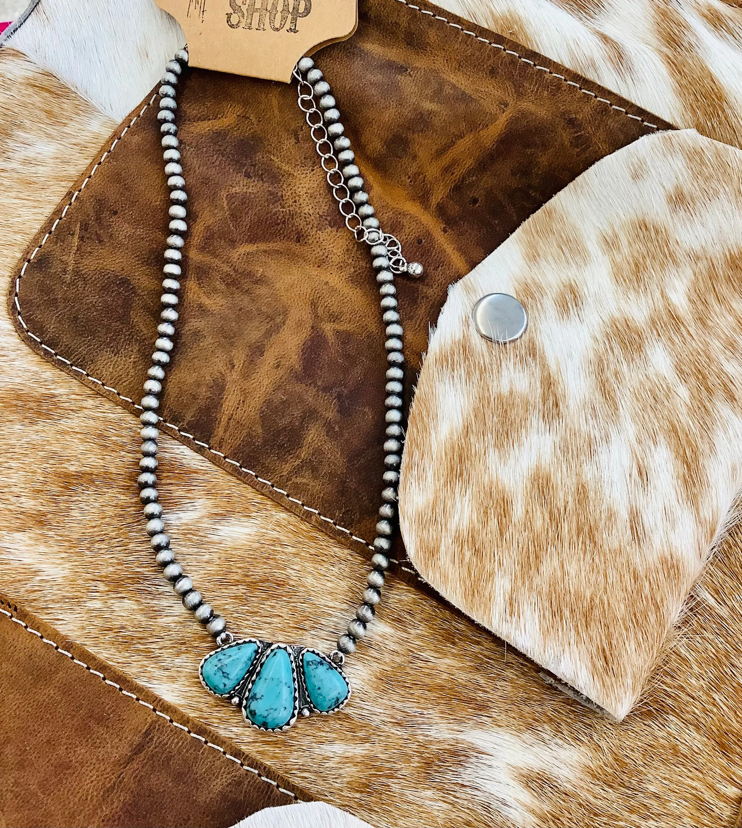 Pretty Stone Pendant Necklace